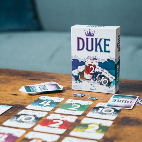 DUKE avec des cartes disposées stratégiquement